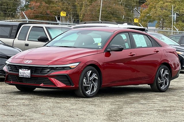 Used 2025 Hyundai Elantra Sport image 11