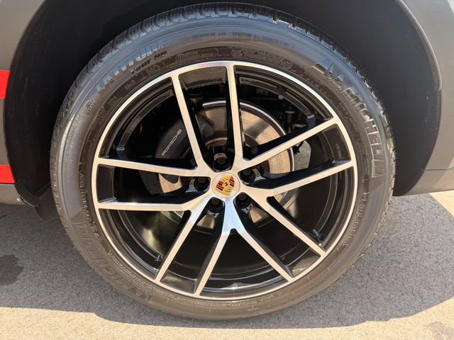 Used 2024 Porsche Macan Turbo AWD/4WD image 10