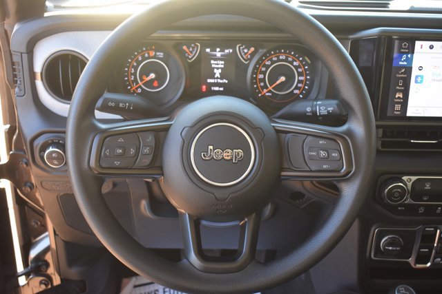 Used 2025 Jeep Gladiator Sport image 17