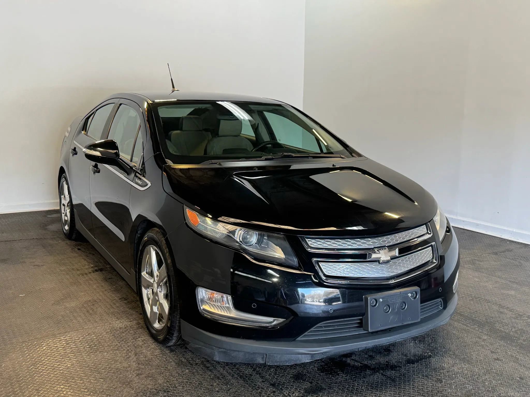 Used 2012 Chevrolet Volt Premium w/ Premium Trim Package image 3