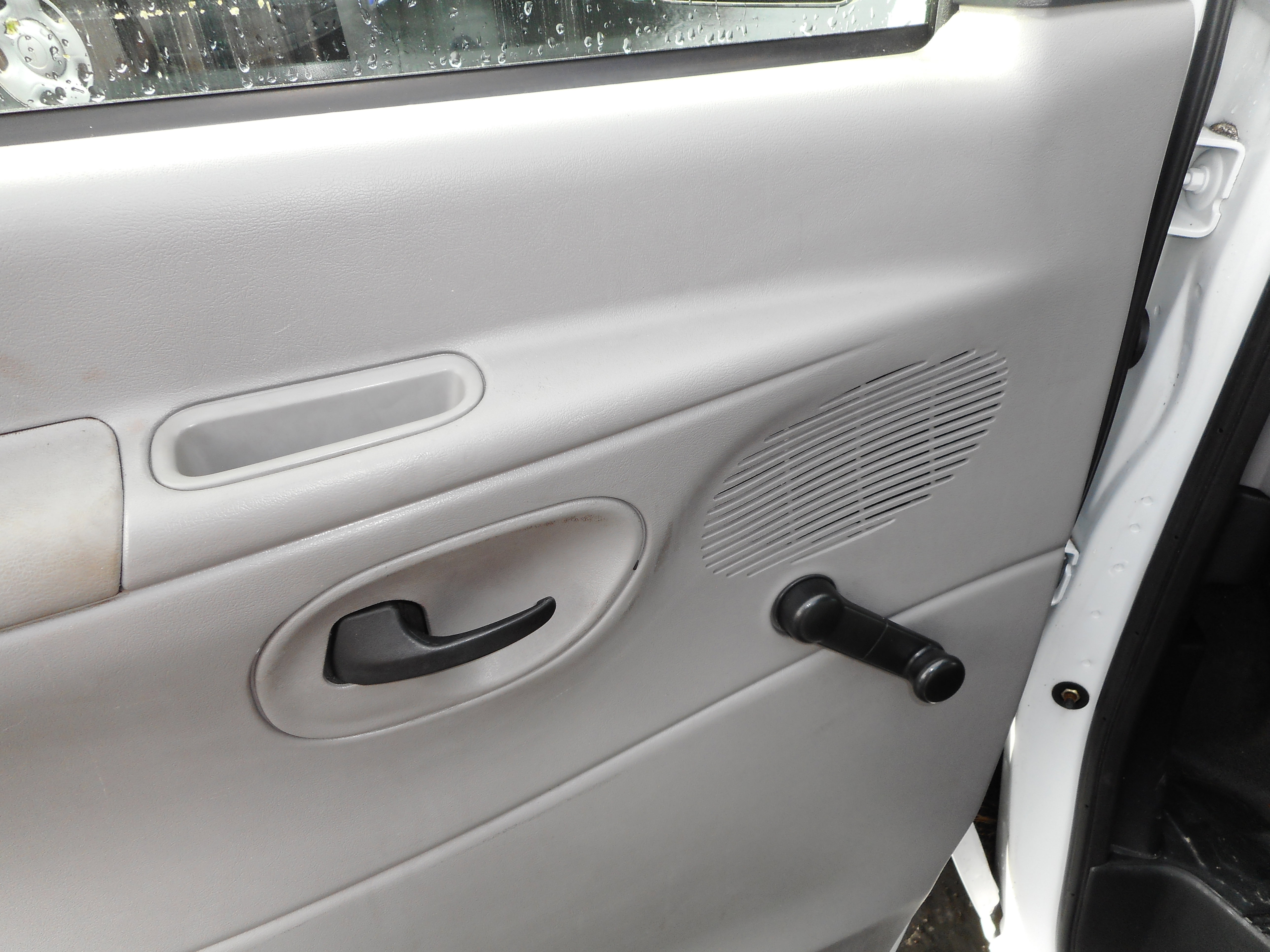 Used 1998 Ford E-150 and Econoline 150 image 15