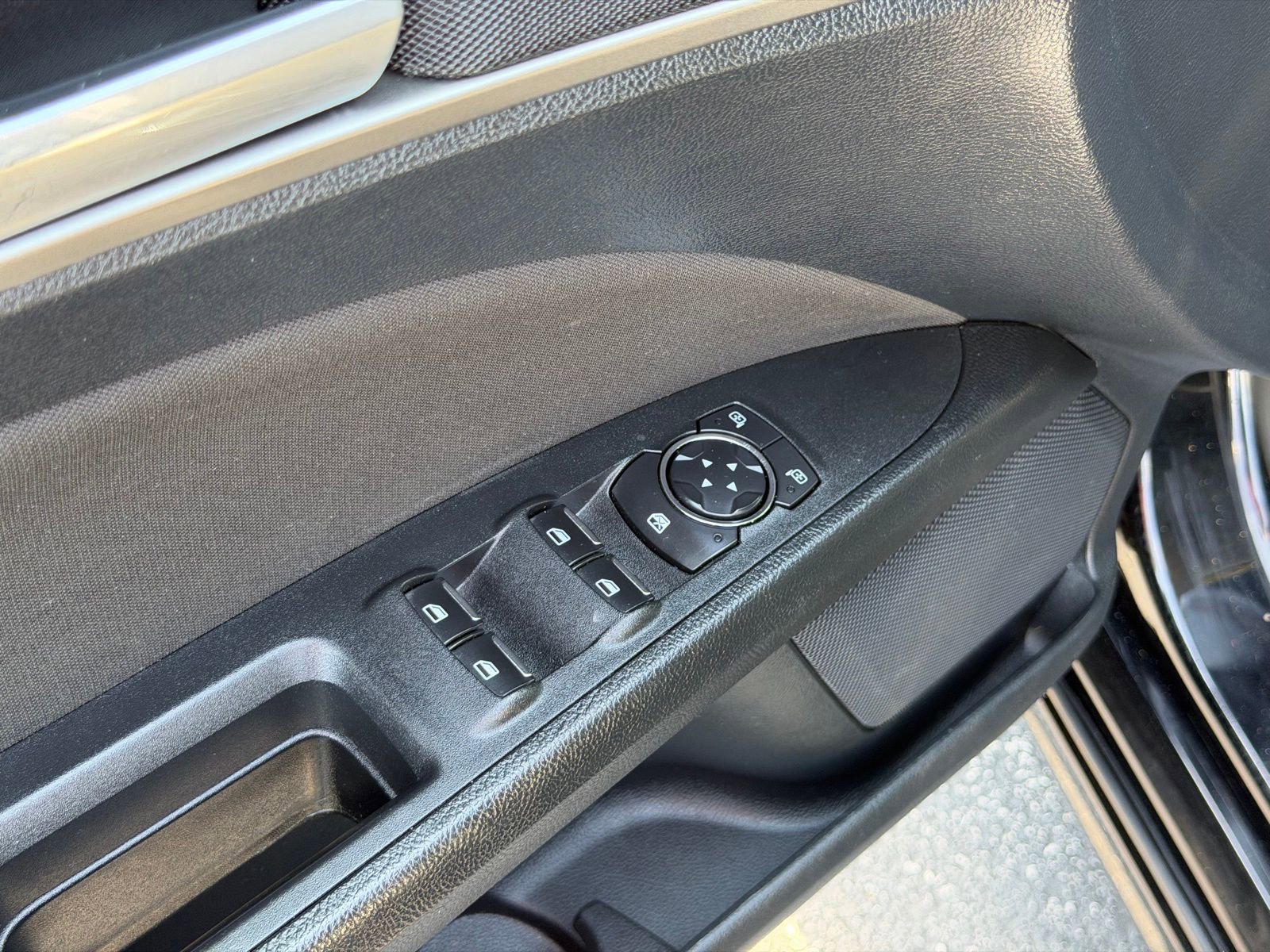 Used 2018 Ford Fusion SE w/ Fusion SE Technology Package FWD image 10