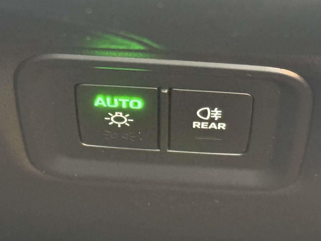 Used 2026 Porsche Cayenne image 27