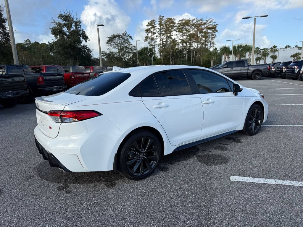 Used 2026 Toyota Corolla SE FWD image 3
