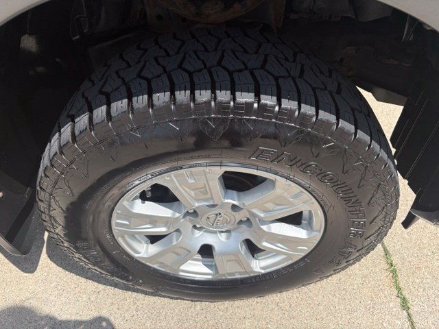Used 2017 Nissan Titan SV AWD/4WD image 19