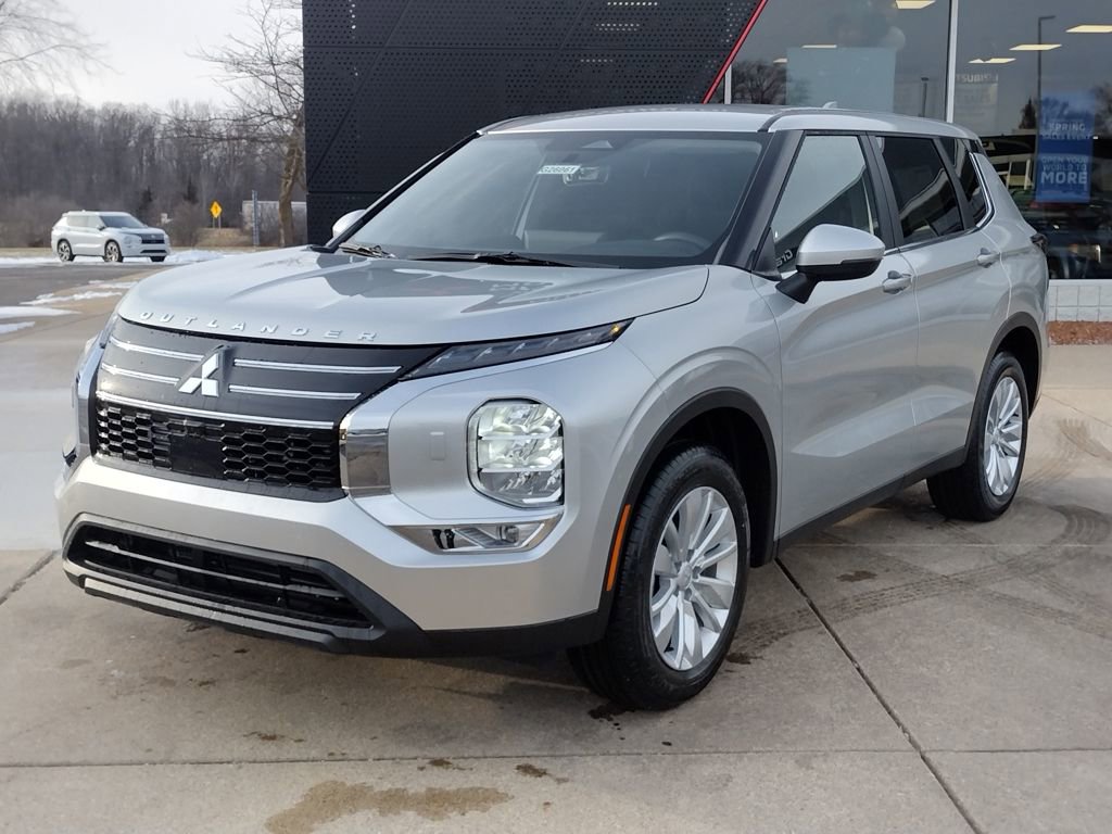 New 2026 Mitsubishi Outlander ES image 1