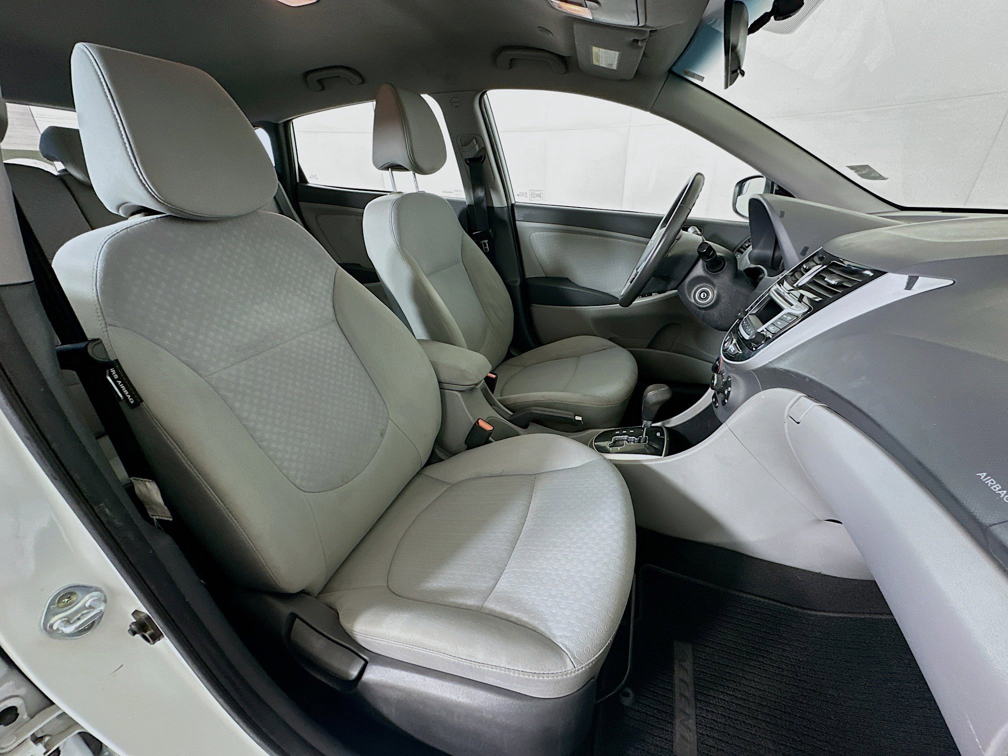 Used 2014 Hyundai Accent SE image 27