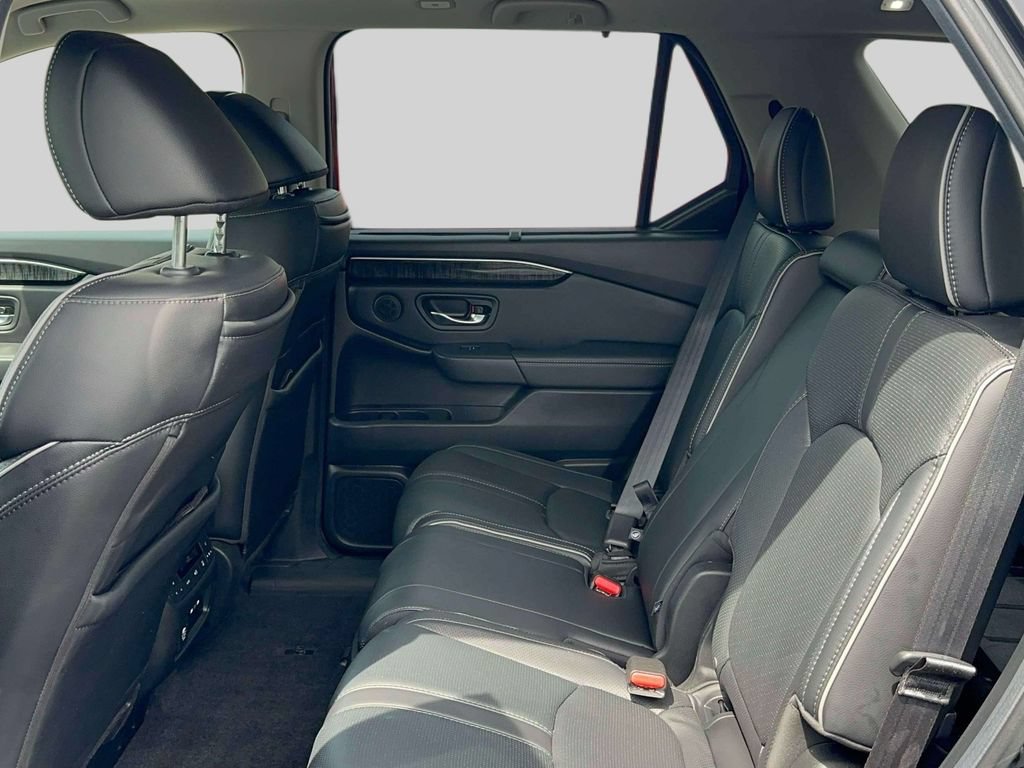 Certified 2025 Honda Pilot Elite image 9