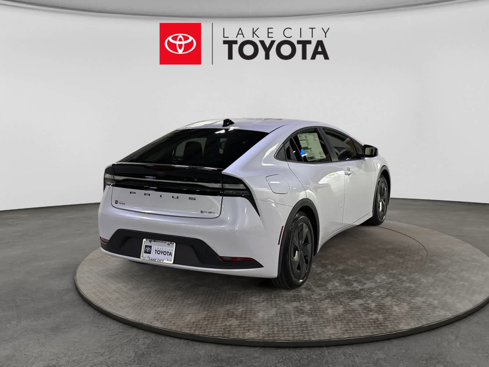 New 2026 Toyota Prius Plug-In Hybrid FWD image 6