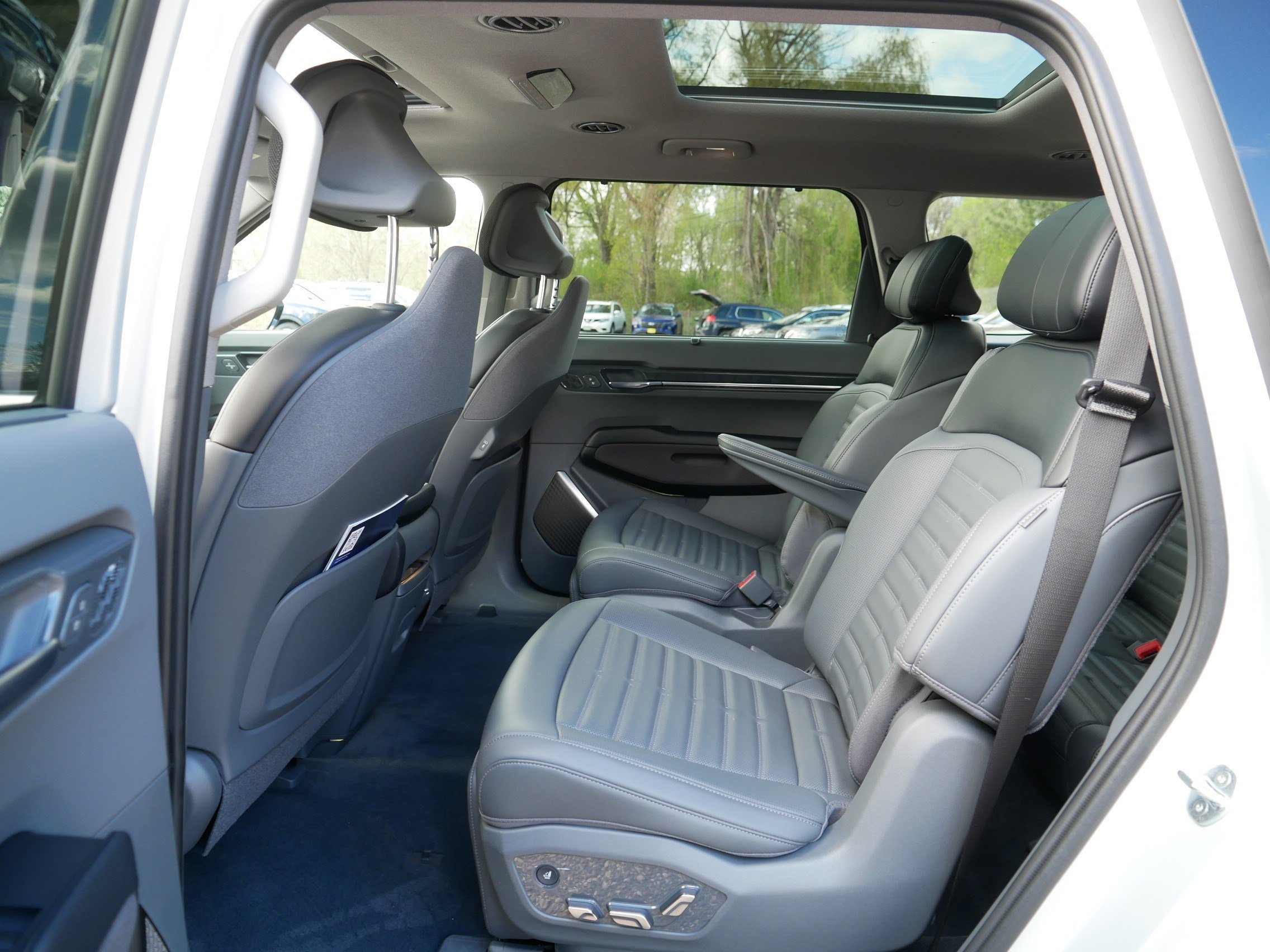 Certified 2024 Kia EV9 Land AWD/4WD image 36