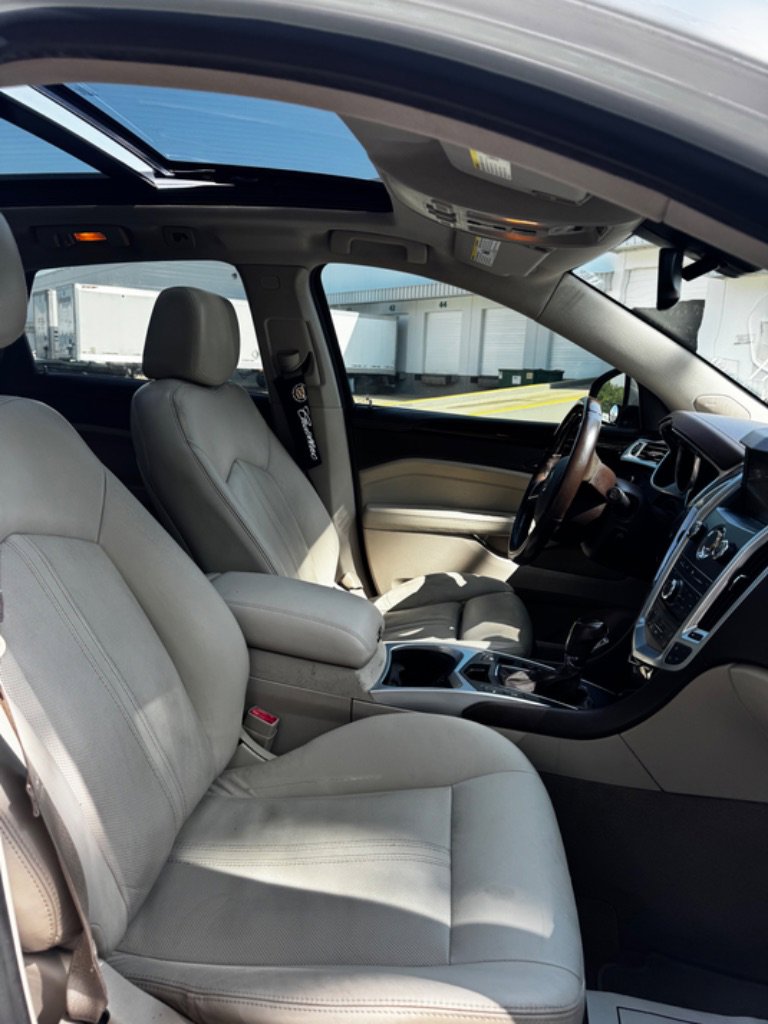 Used 2011 Cadillac SRX Premium image 16