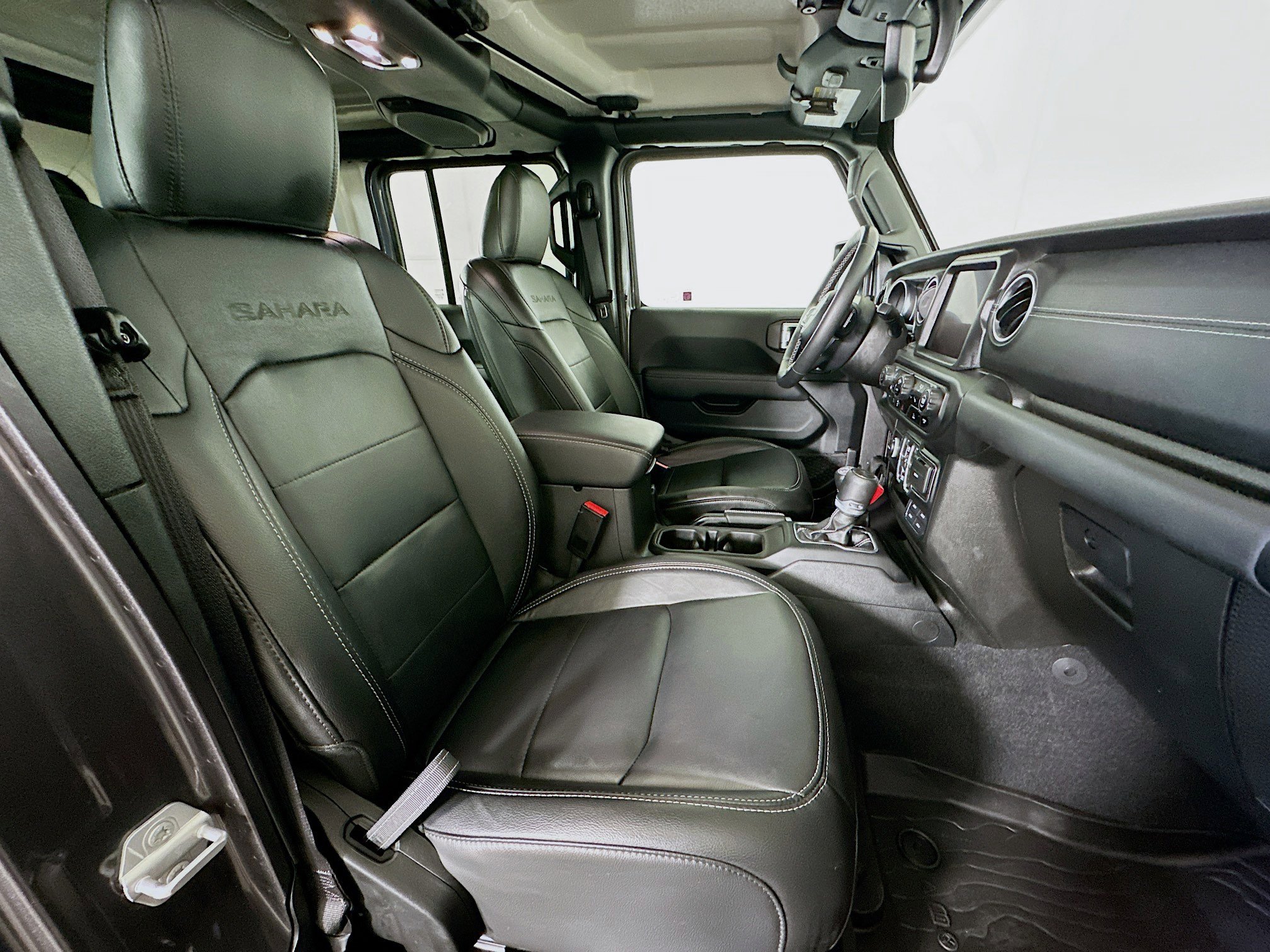 Used 2023 Jeep Wrangler Sahara w/ Cold Weather Group image 30