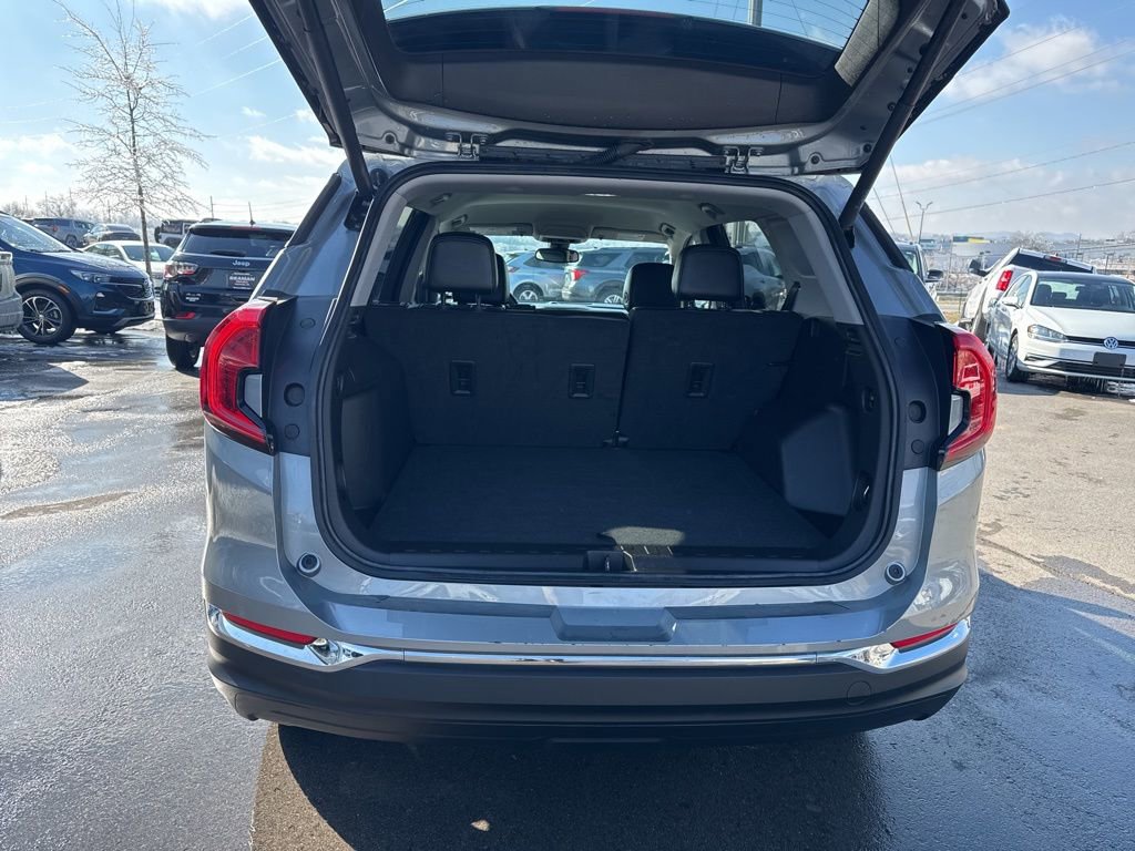 Used 2024 GMC Terrain SLT image 35