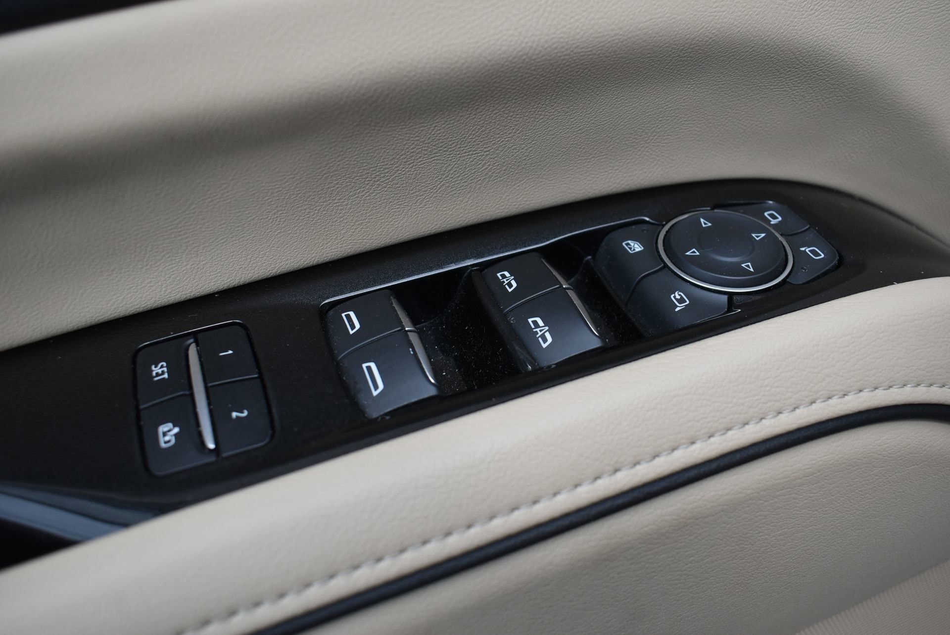 Used 2023 Cadillac Escalade ESV Premium Luxury w/ Performance Package AWD/4WD image 12