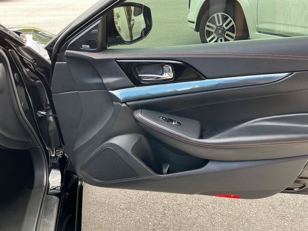 Used 2020 Nissan Maxima SR w/ Sport Mat Group FWD image 14