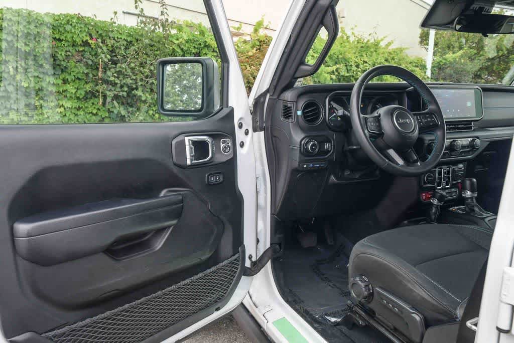 Used 2024 Jeep Wrangler Unlimited Rubicon 4xe AWD/4WD image 30