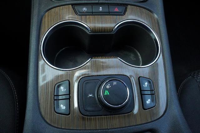 Used 2023 GMC Acadia SLE w/ Driver Convenience Package image 20