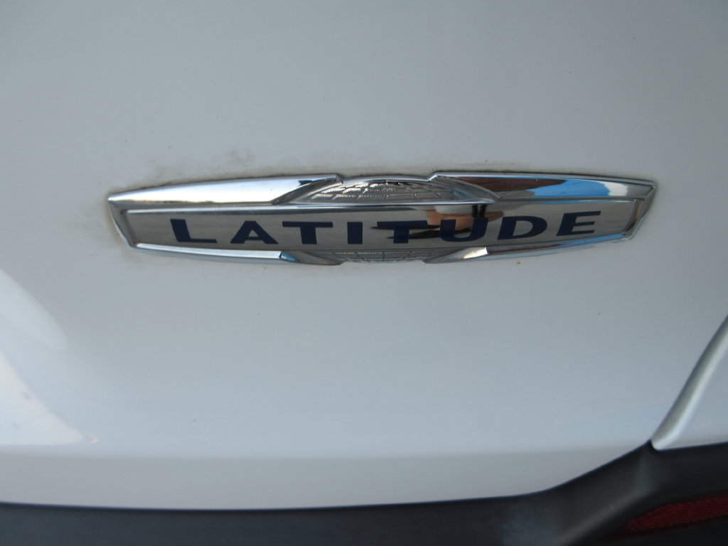 Used 2020 Jeep Cherokee Latitude FWD image 10