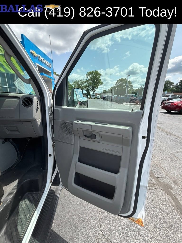 Used 2013 Ford E-150 and Econoline 150 w/ Commercial Cargo Van Pkg RWD image 15