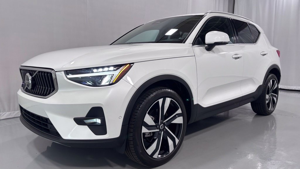 Certified 2024 Volvo XC40 B5 Plus w/ Protection Package Premier