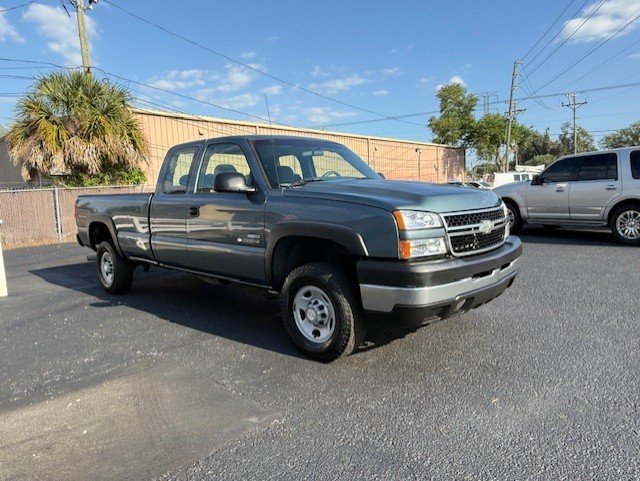 Used 2007 Chevrolet Silverado 2500 W/T w/ Heavy-Duty Power Package RWD image 3