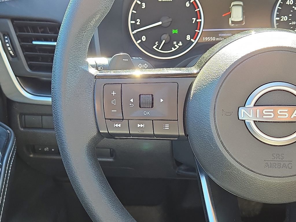 Used 2023 Nissan Rogue SV image 18