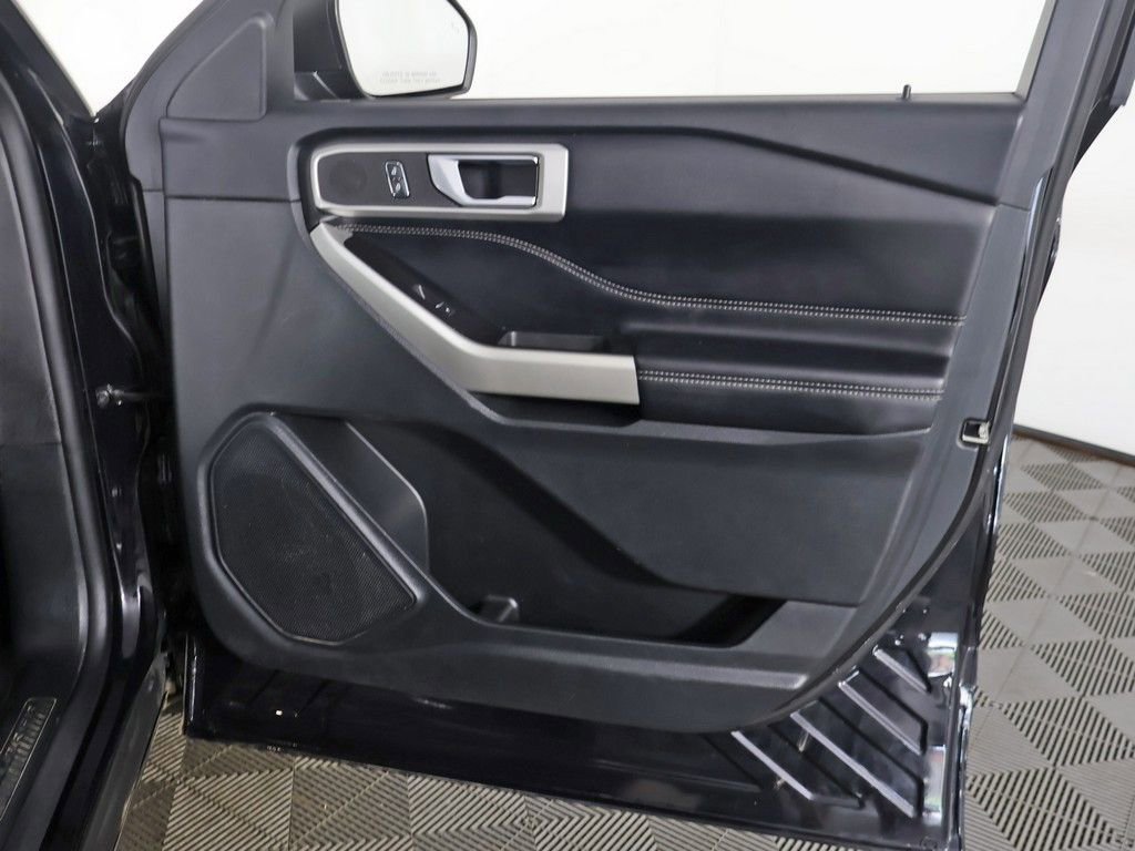 Used 2021 Ford Explorer XLT w/ Equipment Group 202A AWD/4WD image 23