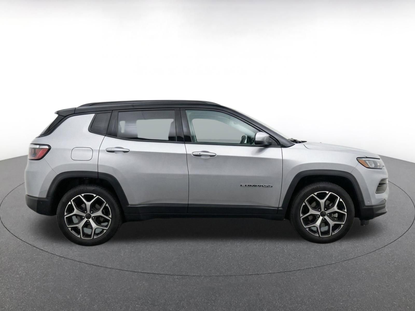 Used 2025 Jeep Compass Limited AWD/4WD image 10