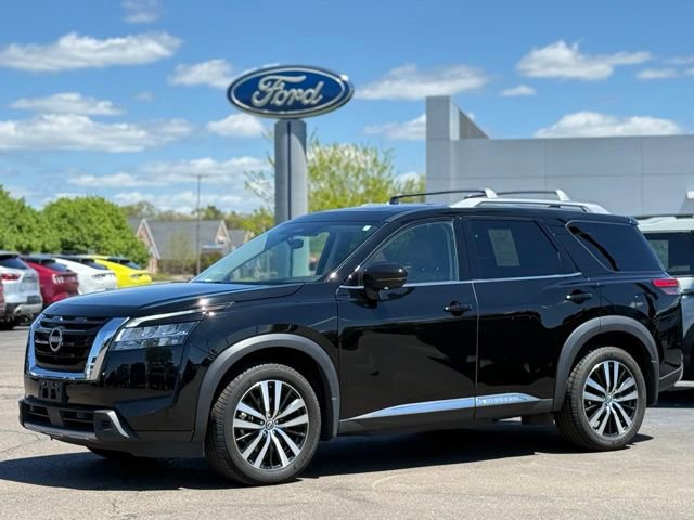Used 2023 Nissan Pathfinder Platinum w/ Cargo Package AWD/4WD image 45