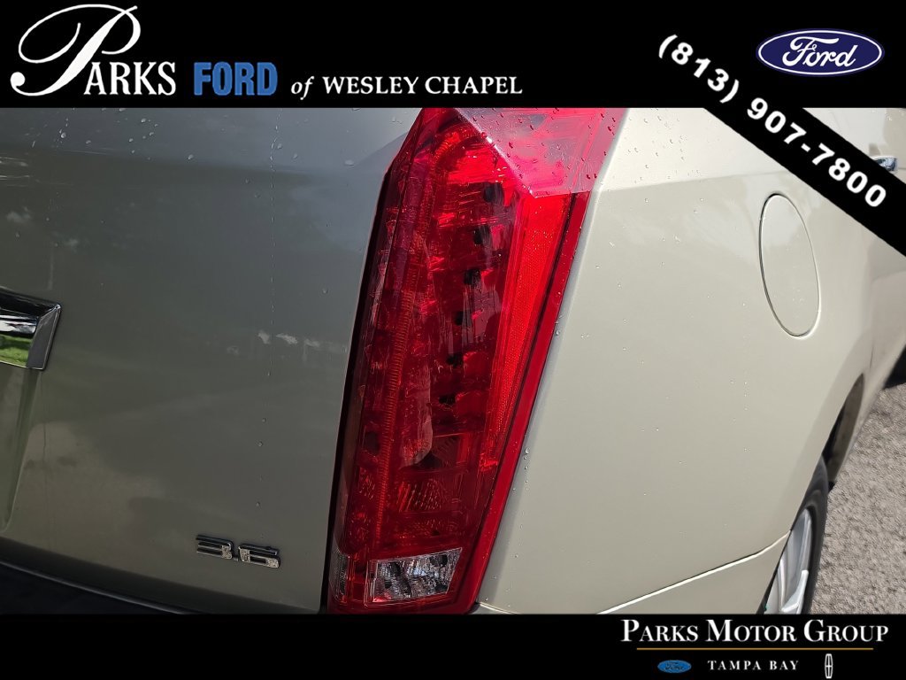 Used 2015 Cadillac SRX Luxury w/ Driver Awareness Package FWD image 8