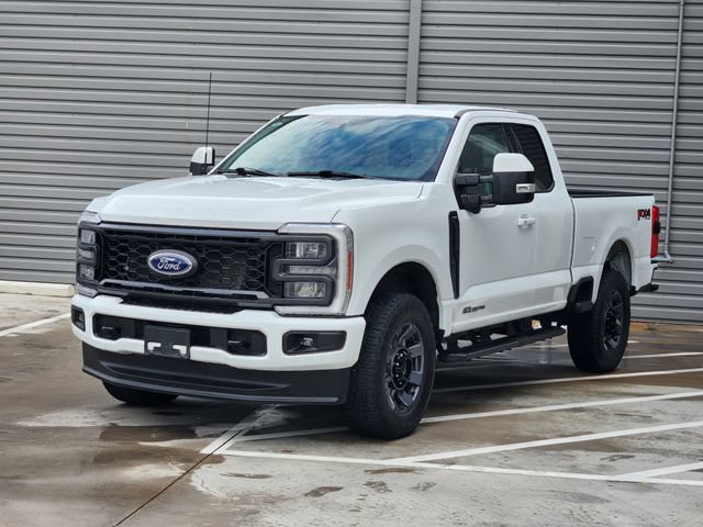 Used 2023 Ford F250 Lariat w/ Sport Appearance Package AWD/4WD image 4