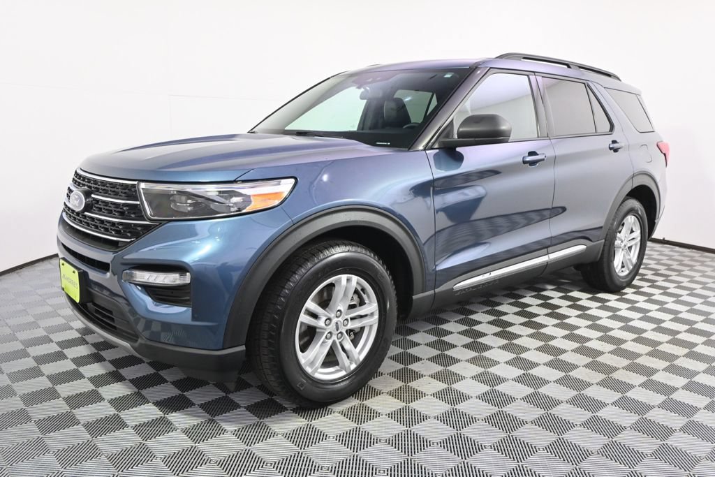 Used 2020 Ford Explorer XLT w/ Equipment Group 202A AWD/4WD image 2