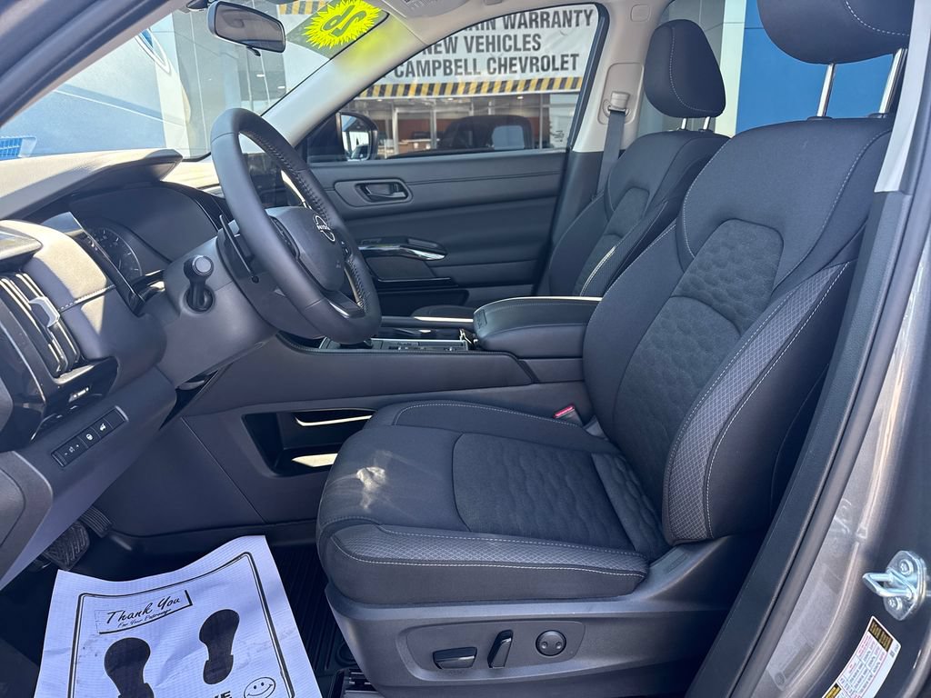 Used 2026 Nissan Pathfinder SV w/ SV Premium Package FWD image 11