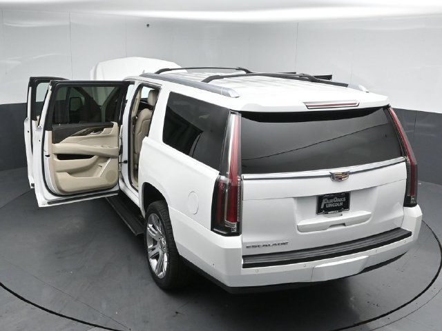 Used 2018 Cadillac Escalade ESV Premium Luxury AWD/4WD image 59