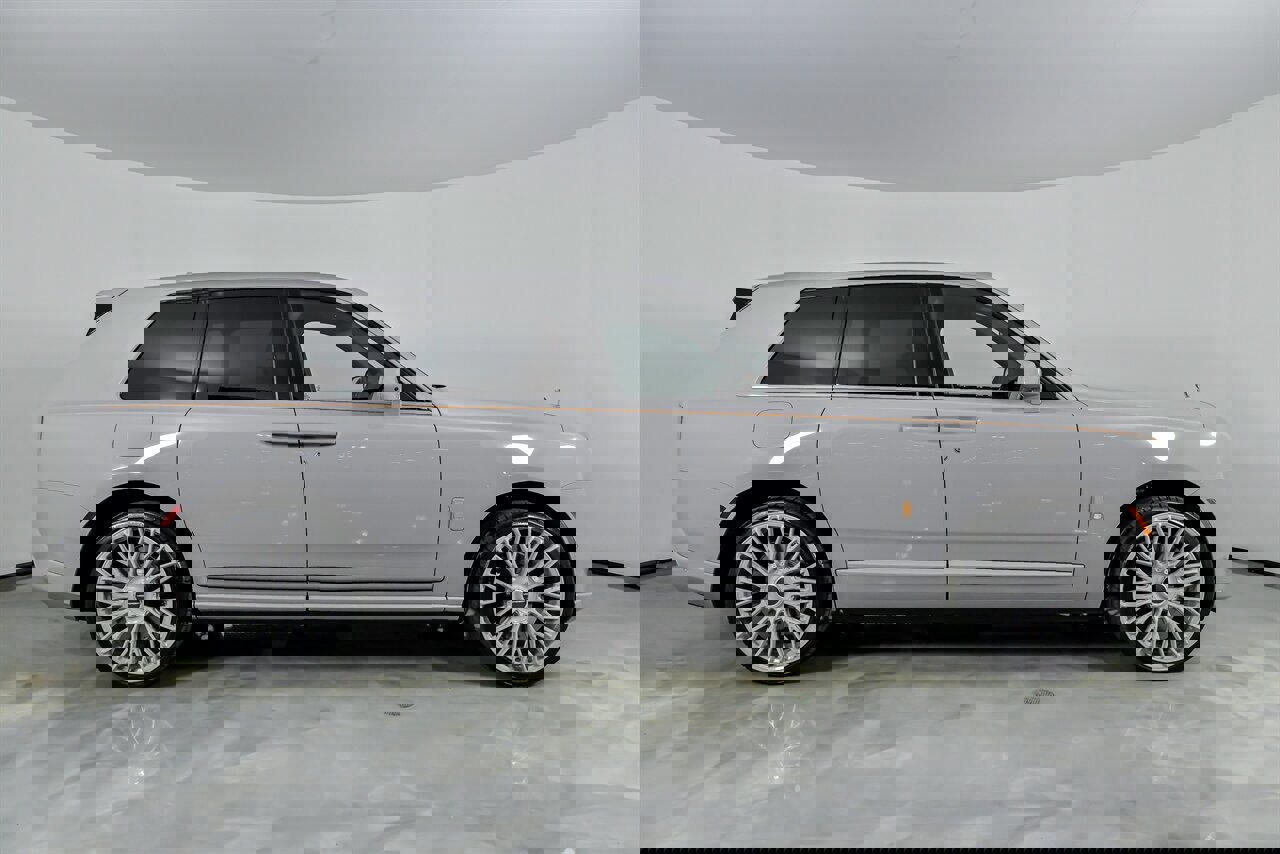 Used 2025 Rolls-Royce Cullinan image 14