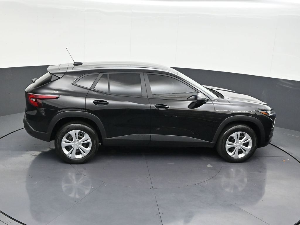Used 2025 Chevrolet Trax LS image 20