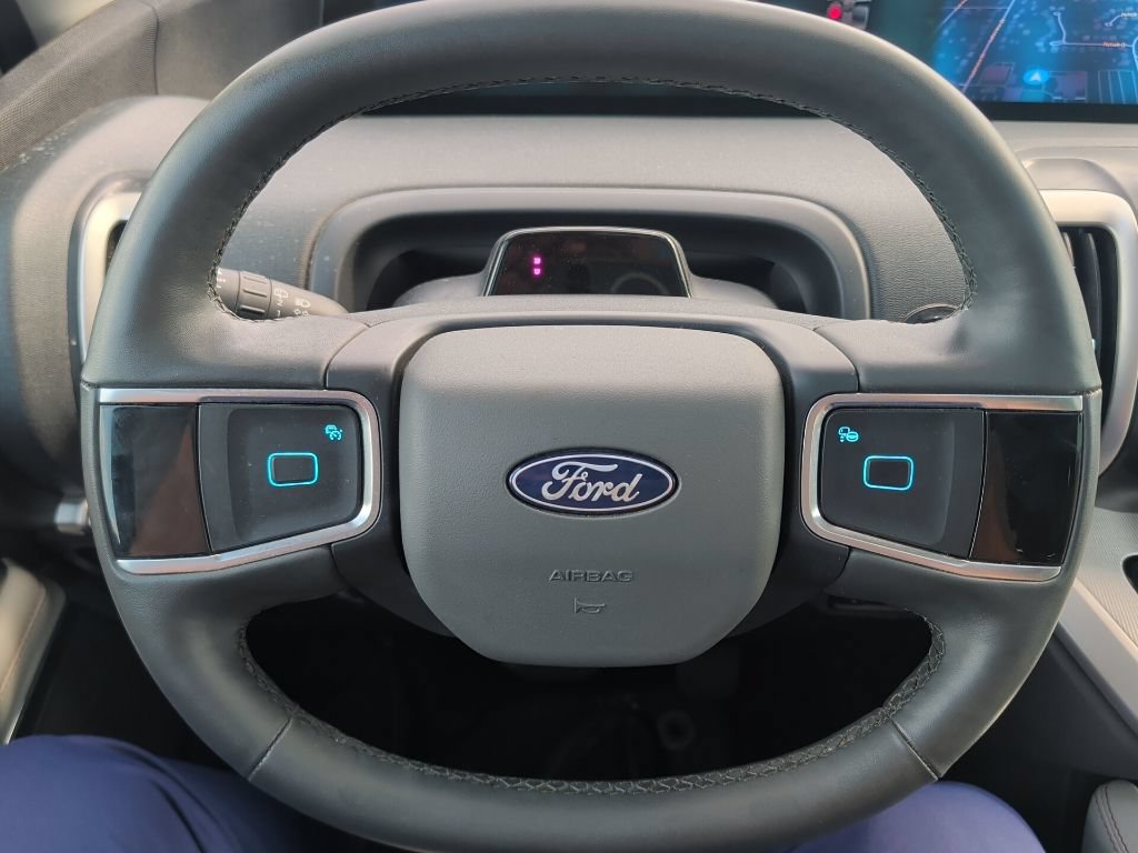 Used 2025 Ford Expedition Active RWD image 15