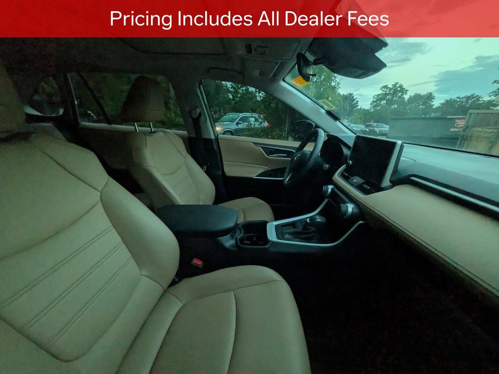 Used 2023 Toyota RAV4 XLE Premium FWD image 10