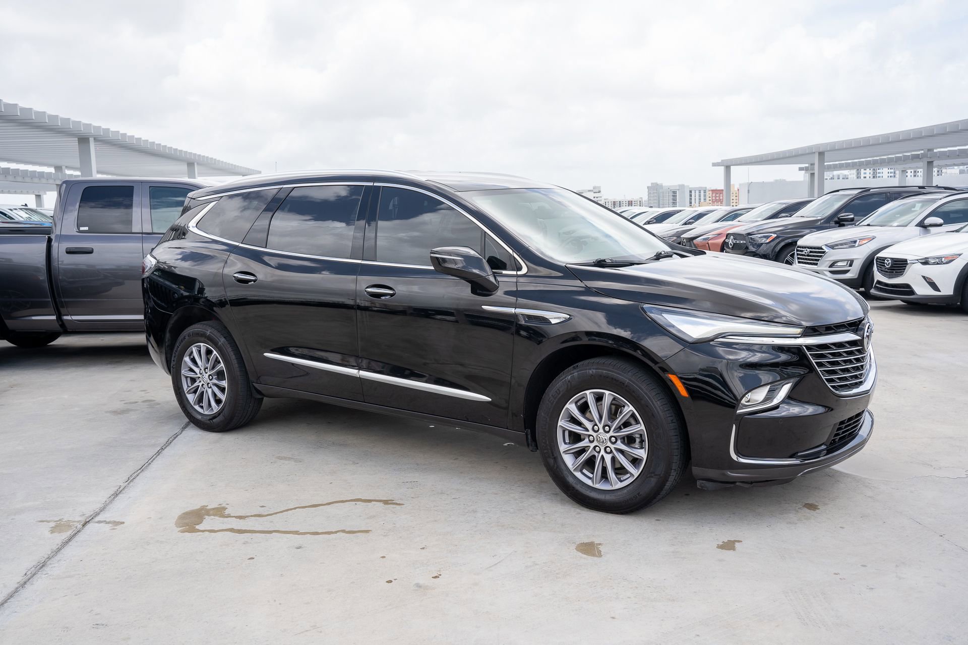 Used 2024 Buick Enclave Essence w/ Technology Package FWD image 3