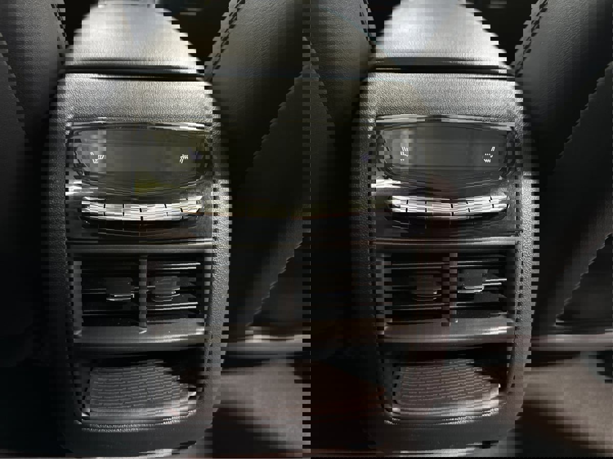 Used 2018 Cadillac XT5 Premium Luxury FWD image 25