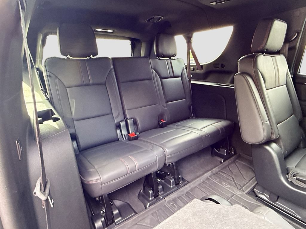 Used 2023 Chevrolet Suburban RST w/ Sport Performance Package AWD/4WD image 32