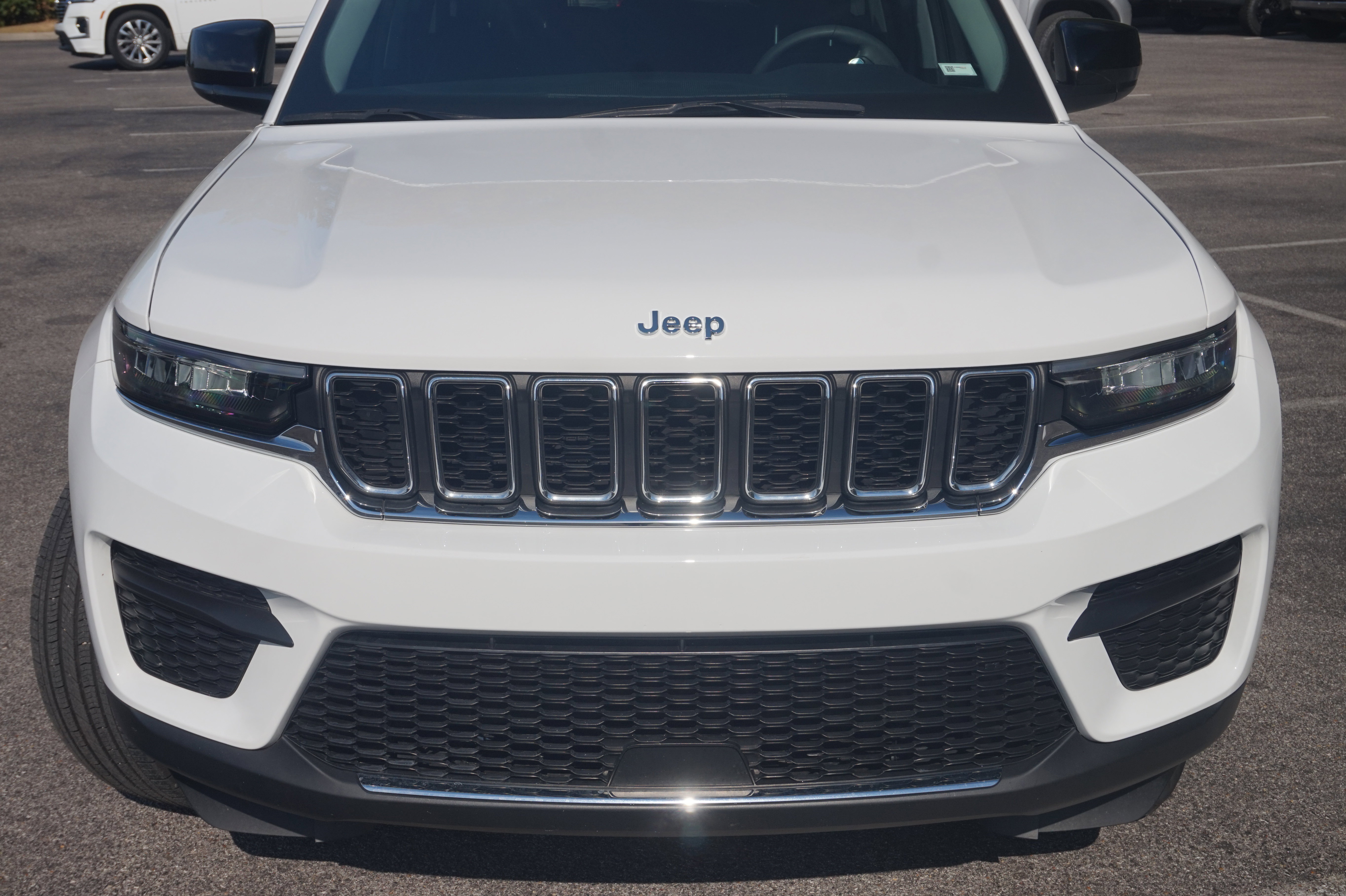 Used 2023 Jeep Grand Cherokee Laredo w/ Luxury Tech Group I image 12