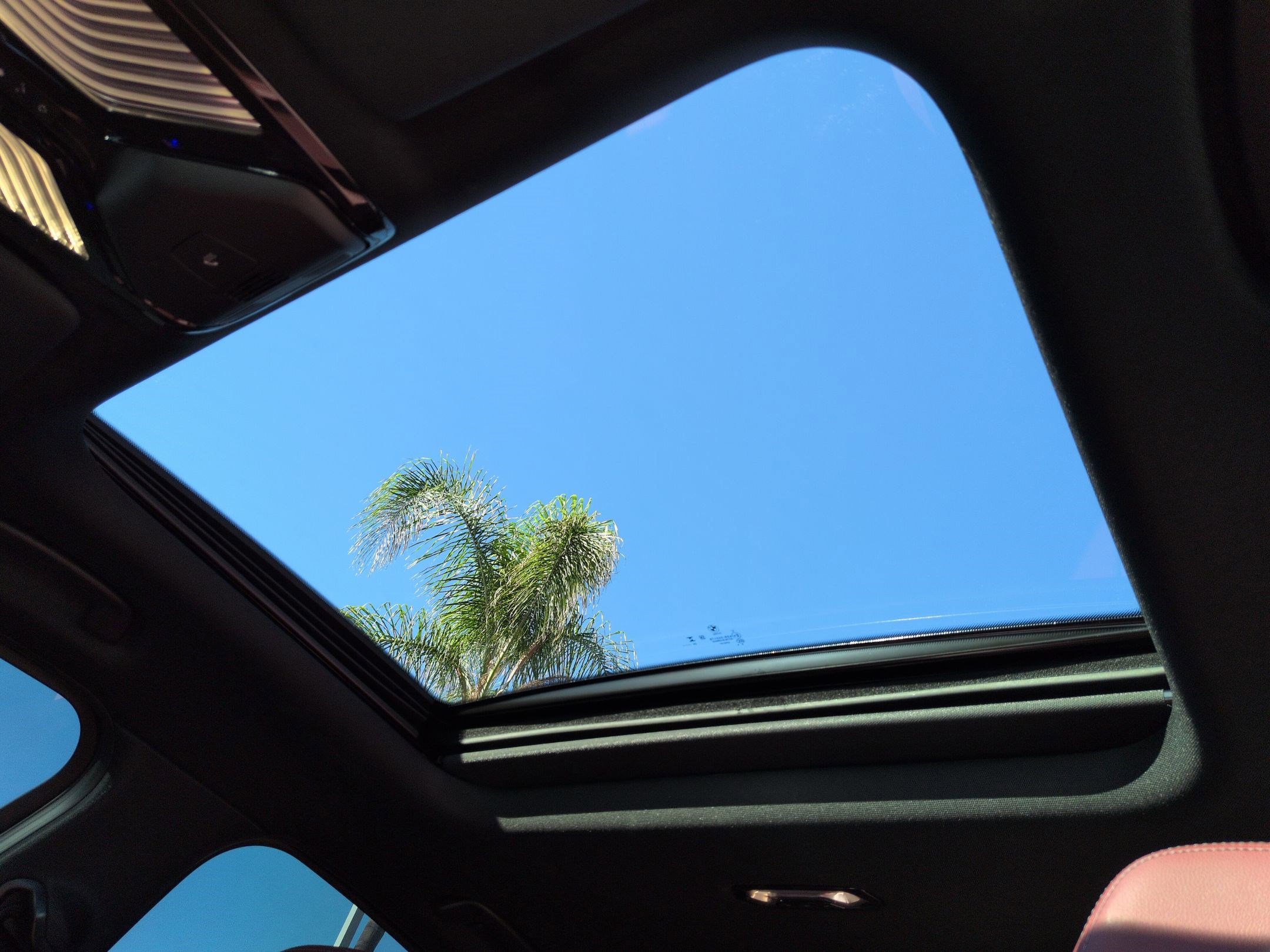 Used 2025 BMW 330i Sedan w/ Convenience Package image 28