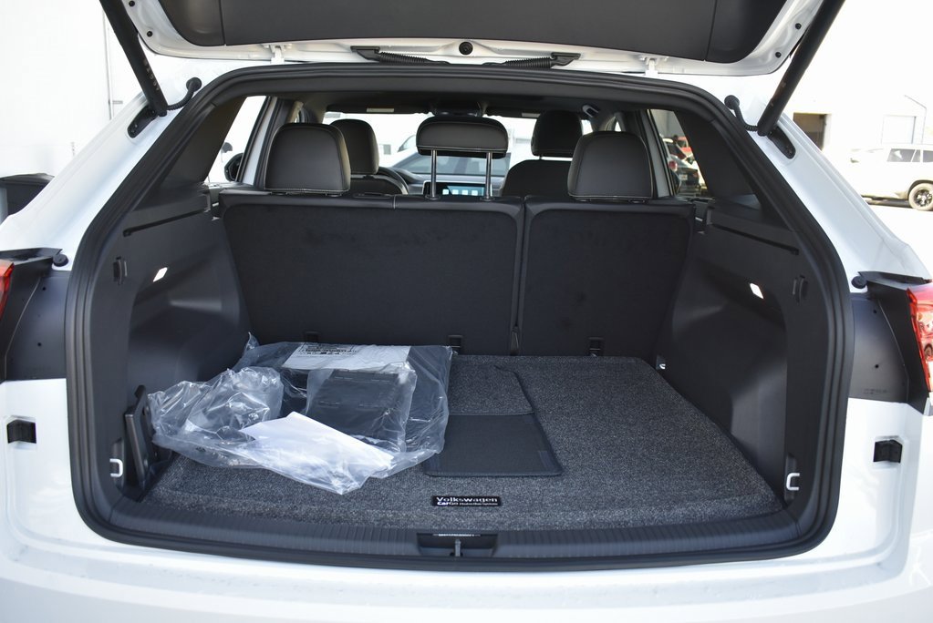 Certified 2025 Volkswagen Atlas Cross Sport SE image 13