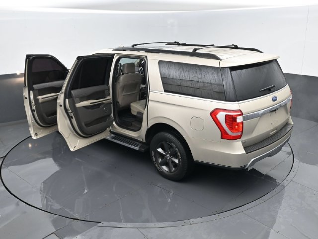 Used 2018 Ford Expedition Max XLT w/ Equipment Group 202A AWD/4WD image 29