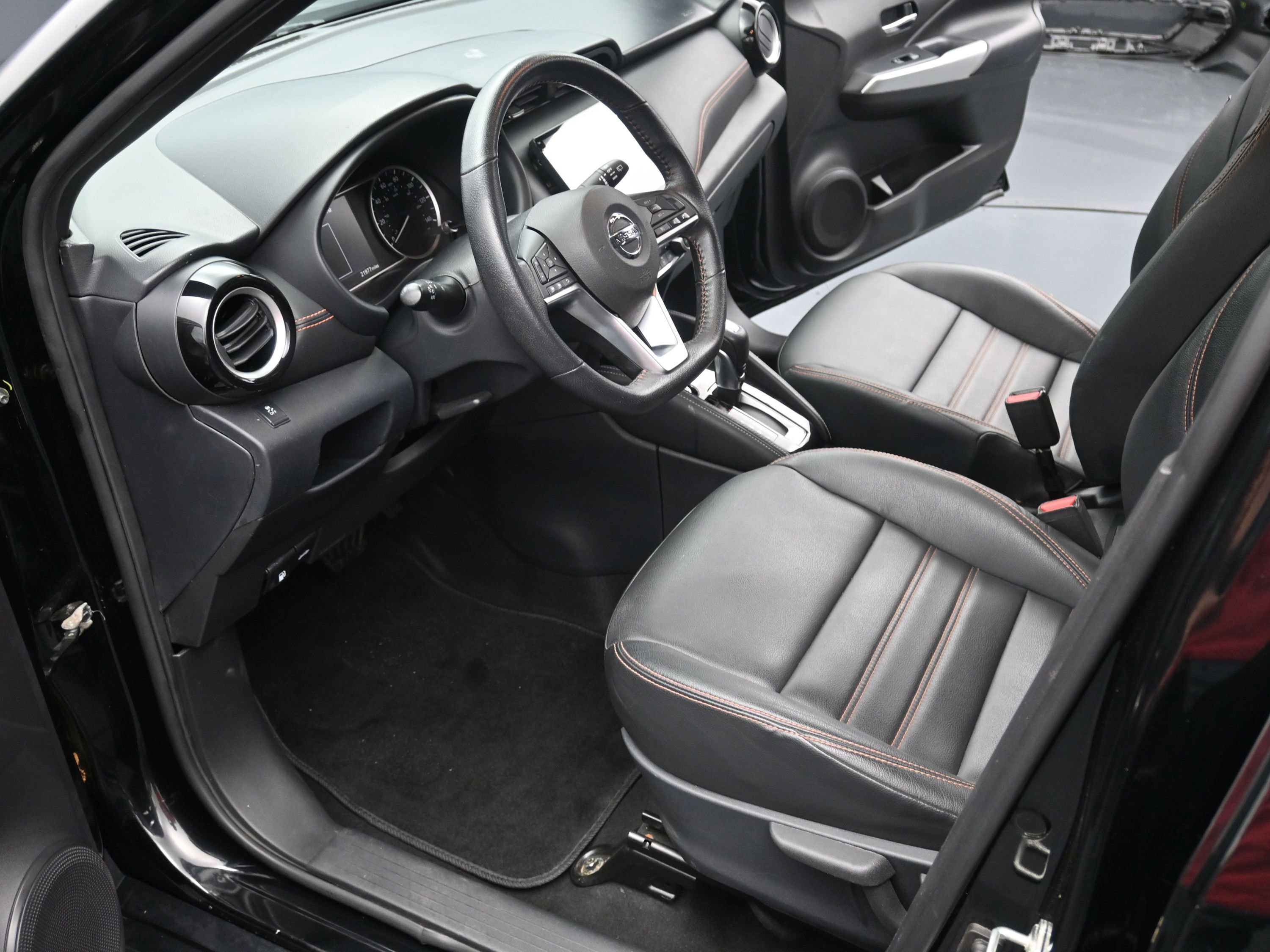 Used 2020 Nissan Kicks SR w/ SR Premium Package image 12