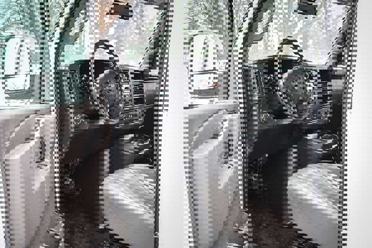 Used 2022 GMC Savana 2500 image 10