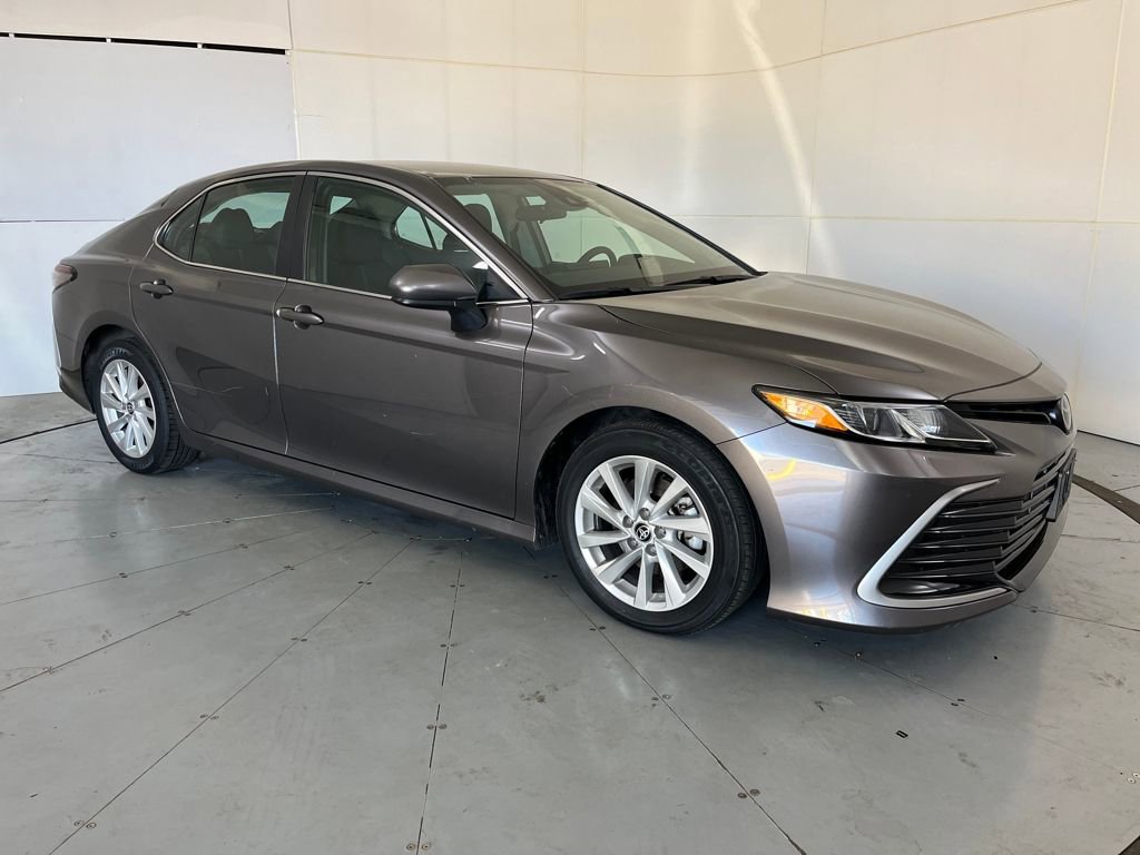 Used 2023 Toyota Camry LE image 7