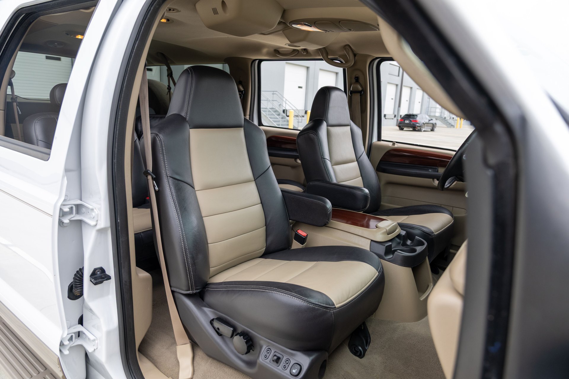 Used 2005 Ford Excursion Eddie Bauer AWD/4WD image 39