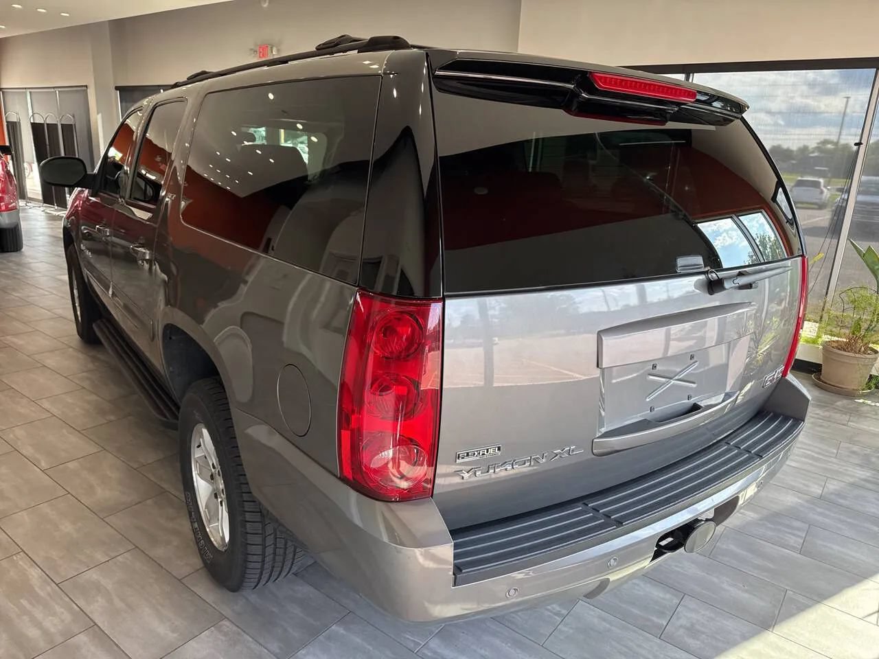 Used 2007 GMC Yukon XL SLT w/ SLT Preferred Equipment Group AWD/4WD image 5